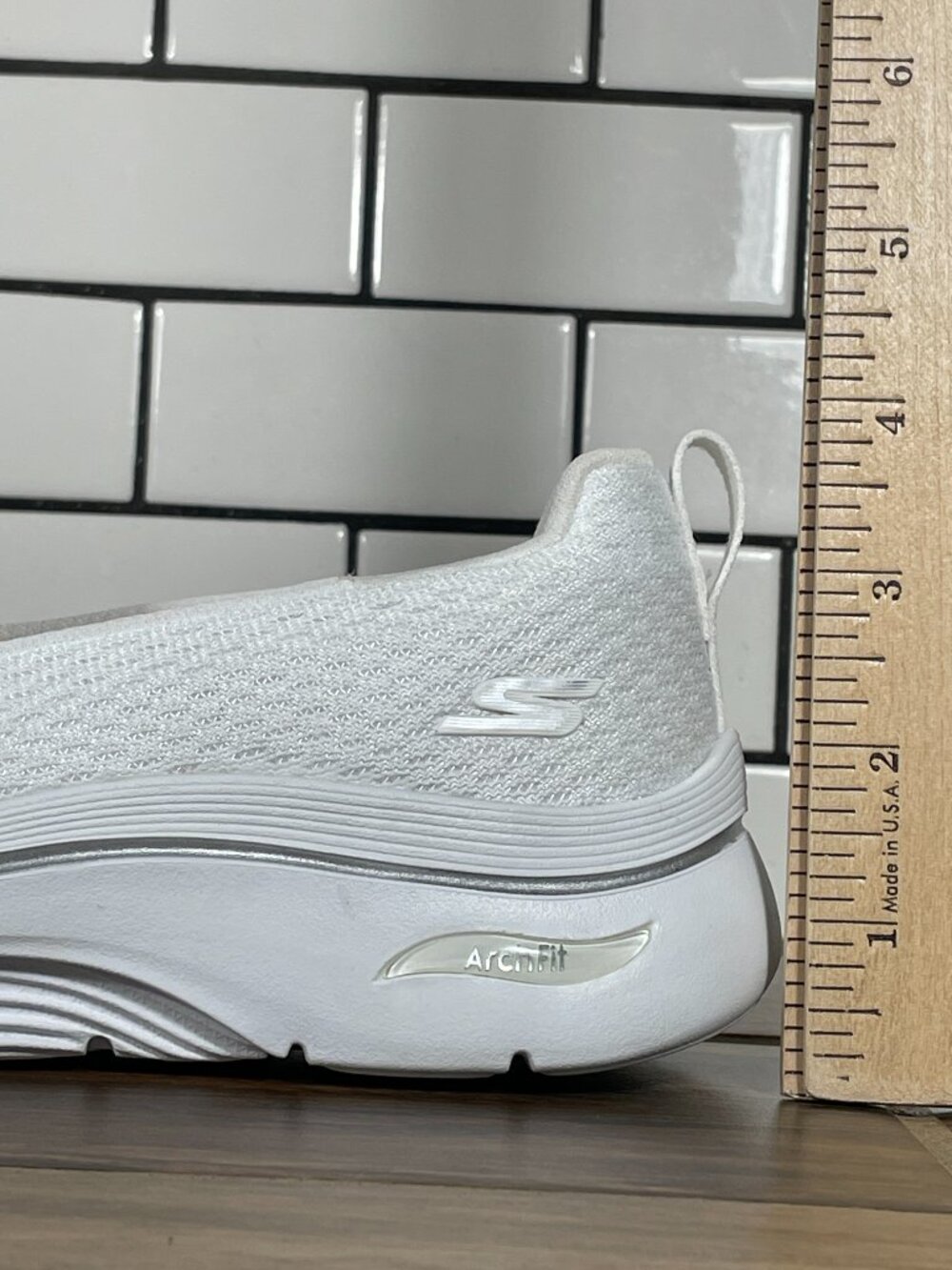 Skechers GO Walk Arch Fit 2.0 Saida Shoes Womens Size 6 White Slip On Sneakers - Picture 9 of 13